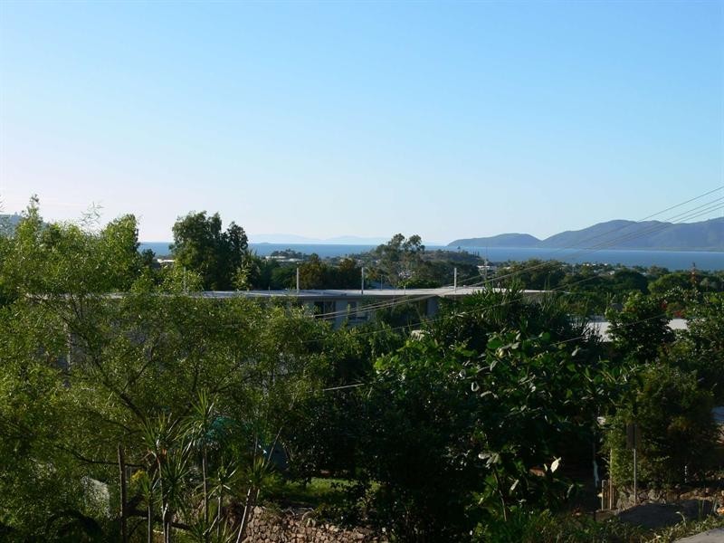 16 Stanton Terrace, North Ward QLD 4810