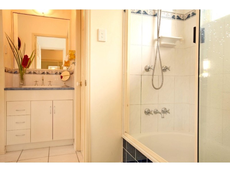 19 Saxby Crescent, Mount Louisa QLD 4814