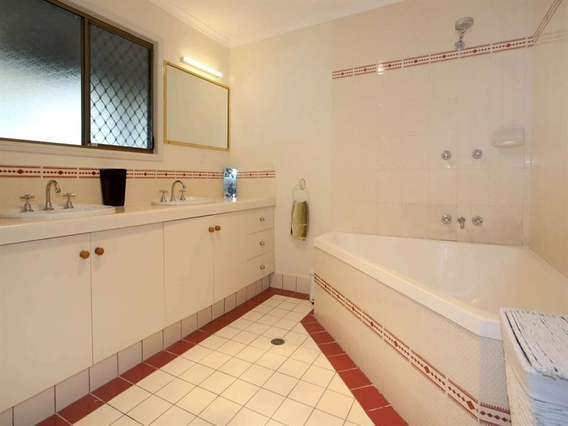 30 Golf Links Drive, Kirwan QLD 4817