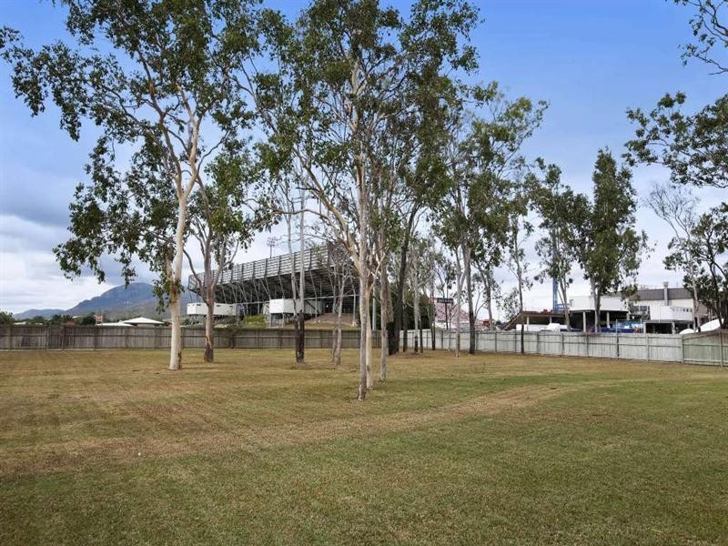 30 Golf Links Drive, Kirwan QLD 4817