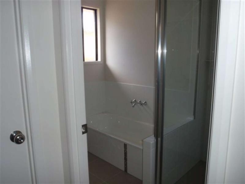 10 Baros Street, Burdell QLD 4818