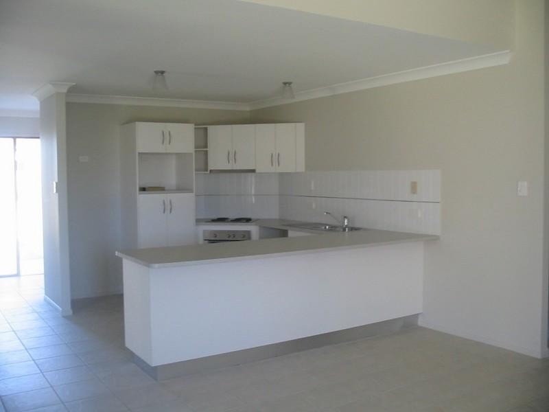 Bushland Beach QLD 4818