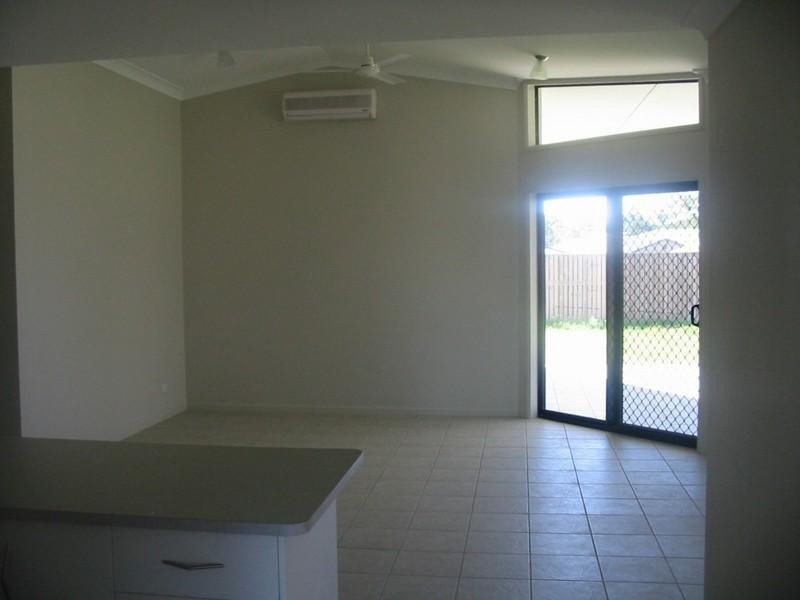 Bushland Beach QLD 4818