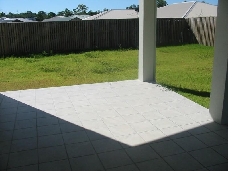 Bushland Beach QLD 4818