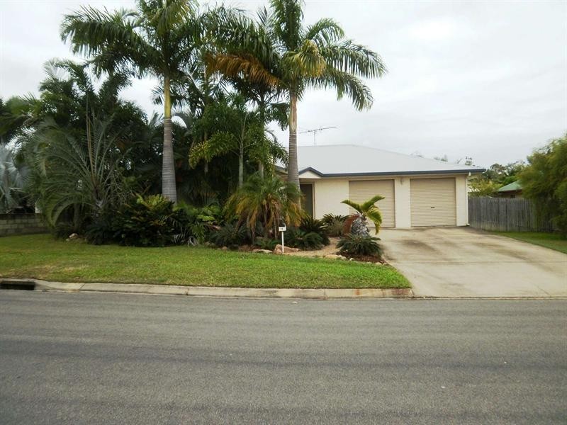 18 Mendi Drive, Bushland Beach QLD 4818