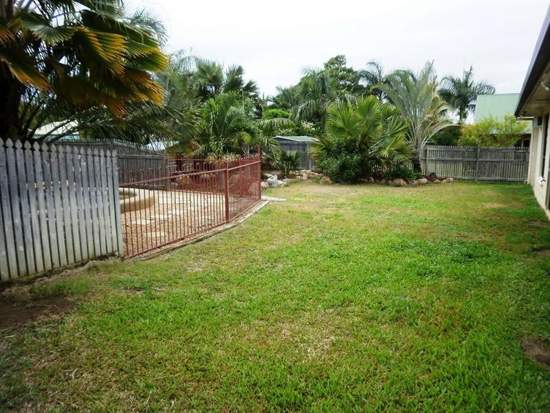 18 Mendi Drive, Bushland Beach QLD 4818