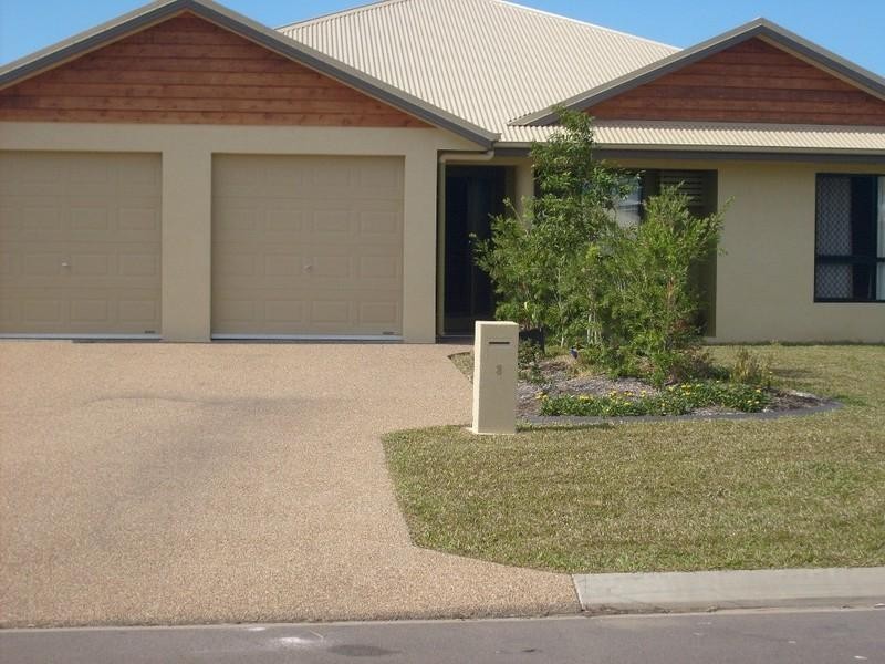 Bushland Beach QLD 4818