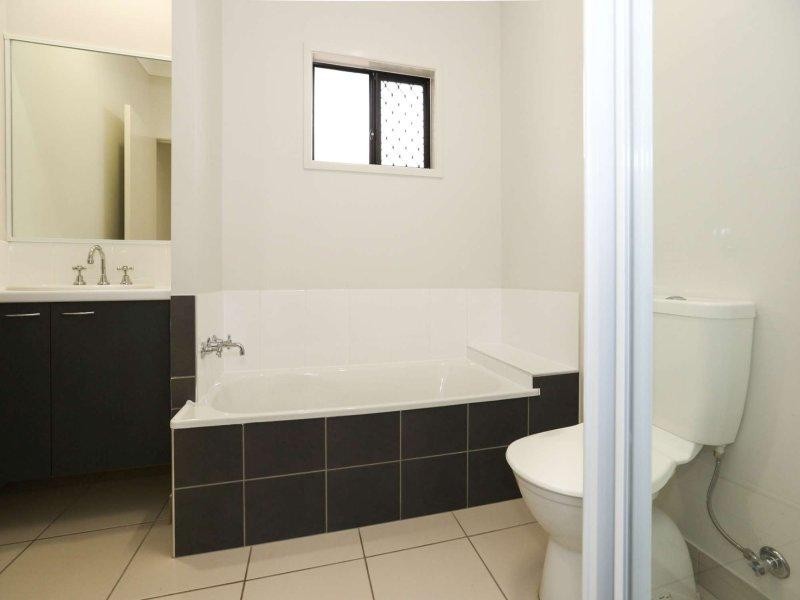 5 Yanooa Court, Bushland Beach QLD 4818