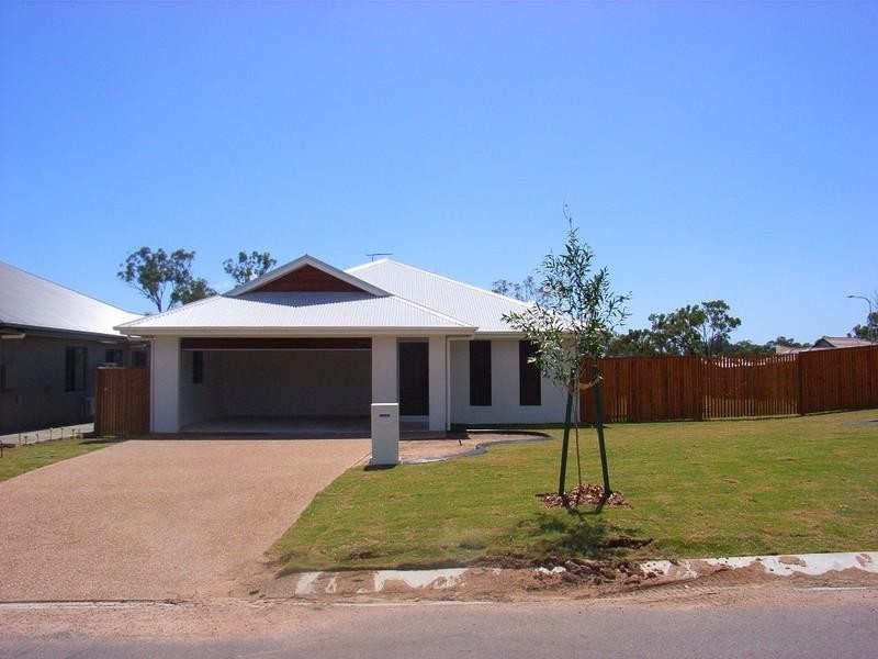 Bushland Beach QLD 4818