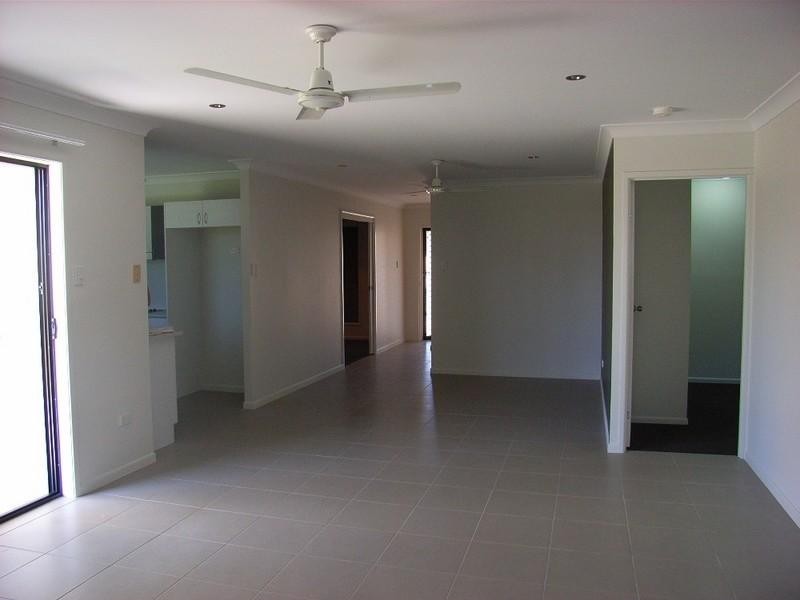 Bushland Beach QLD 4818