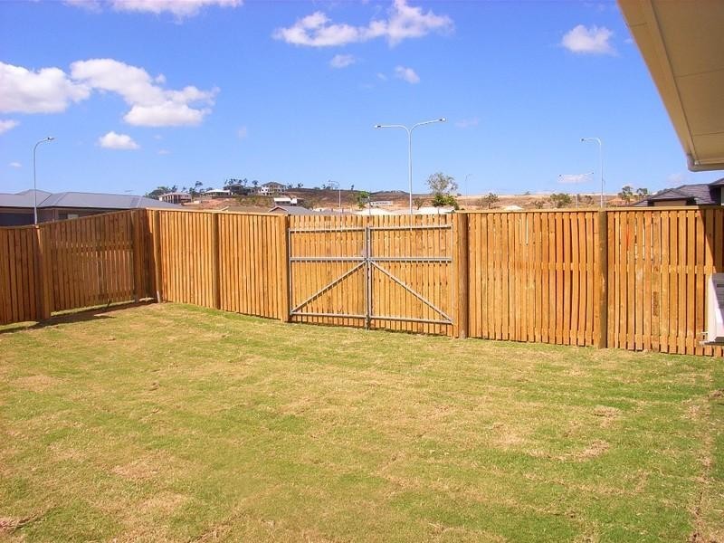 Bushland Beach QLD 4818