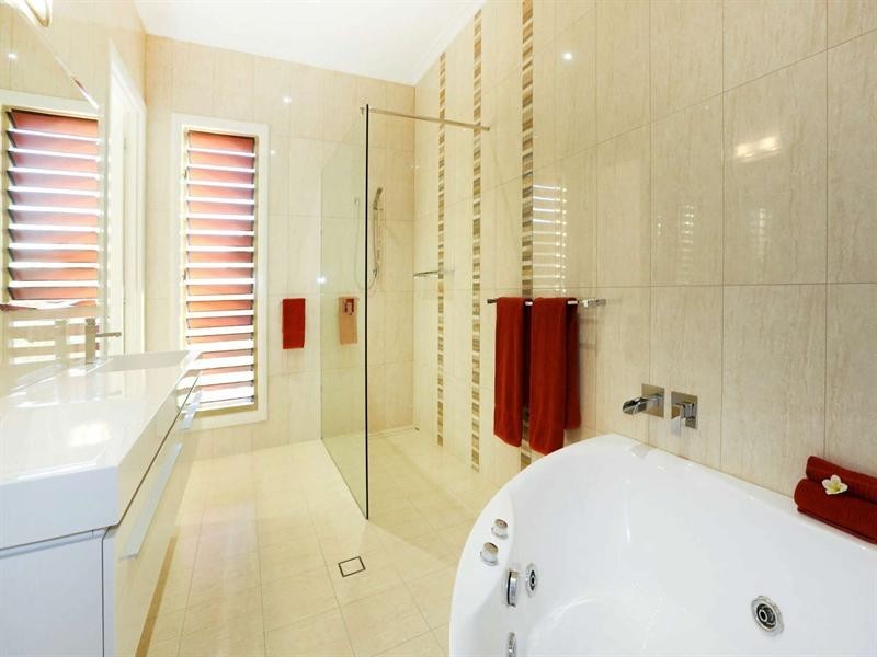 20 The Point, Castle Hill QLD 4810