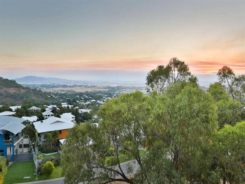 20 The Point, Castle Hill QLD 4810