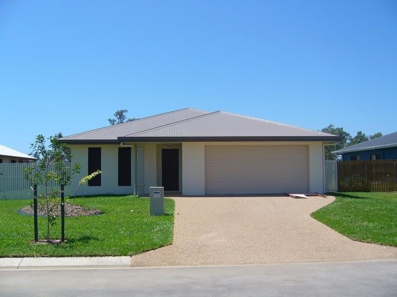 Bushland Beach QLD 4818