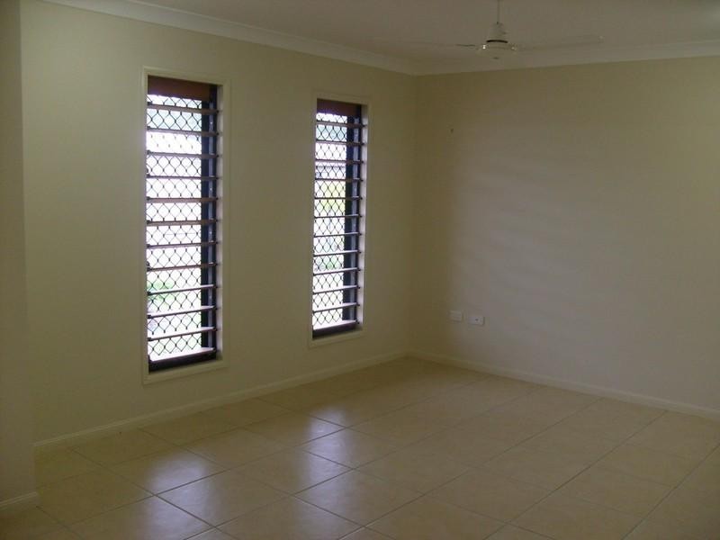 Bushland Beach QLD 4818