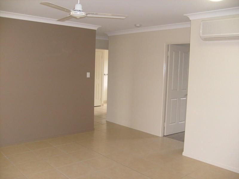 Bushland Beach QLD 4818