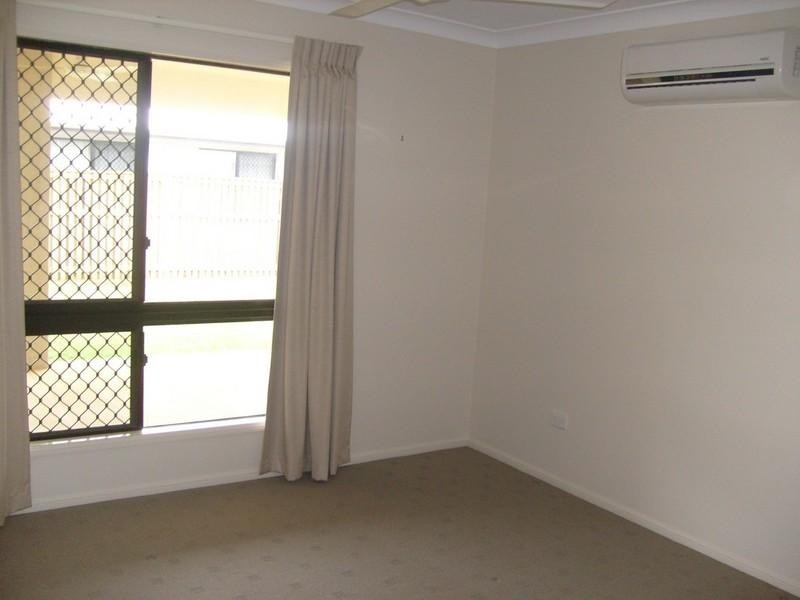 Bushland Beach QLD 4818