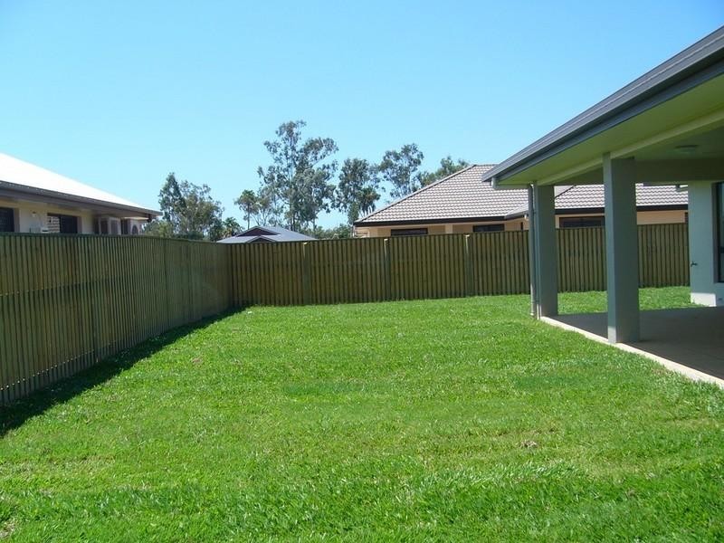 Bushland Beach QLD 4818