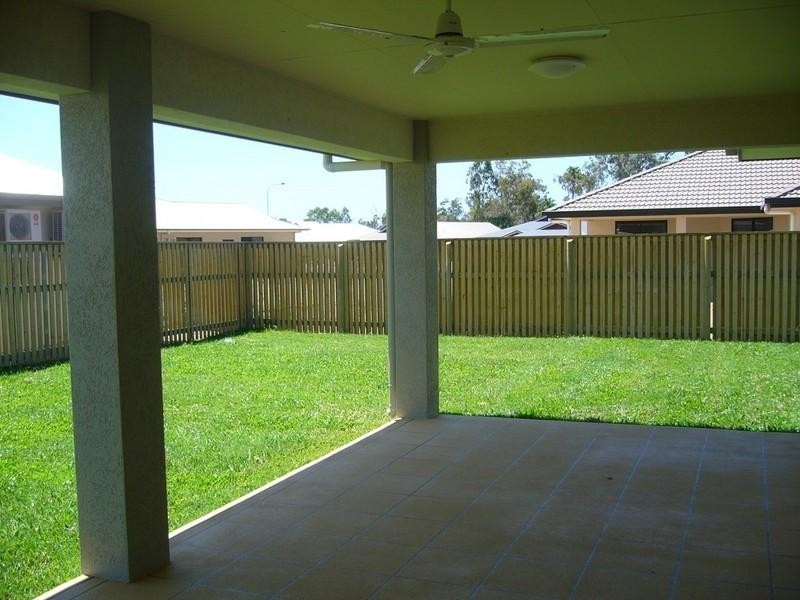 Bushland Beach QLD 4818