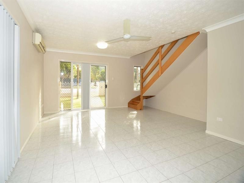 1/8 Lamington Road, West End QLD 4810