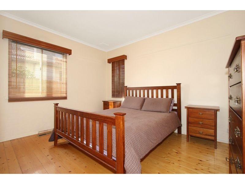 33 Mawarra Crescent, Chadstone VIC 3148