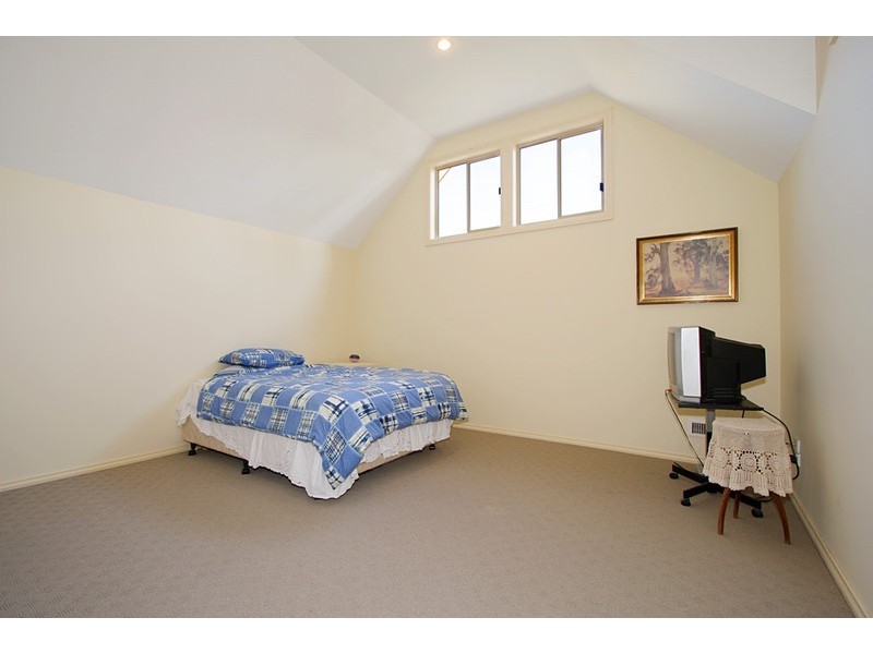 2/41 Normanby Street, Hughesdale VIC 3166