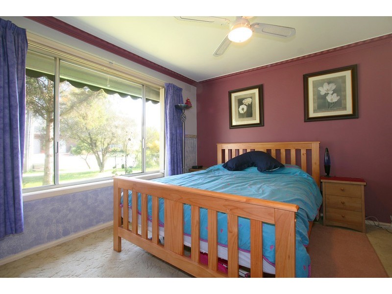 25 Witchwood Crescent, Burwood East VIC 3151