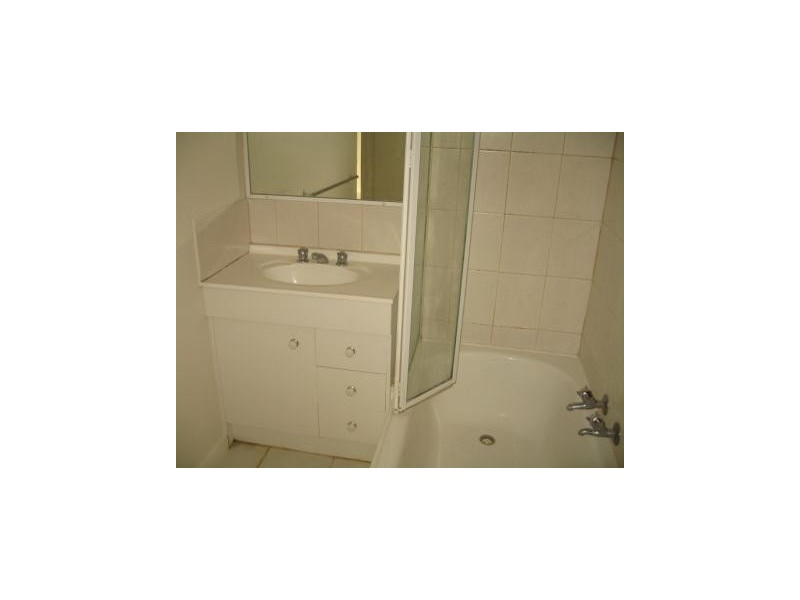 2/25 Gardiner Road, Clayton VIC 3168