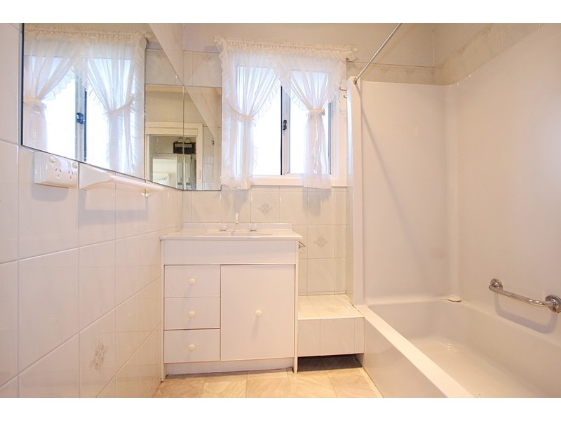 1/13 Binalong Avenue, Chadstone VIC 3148