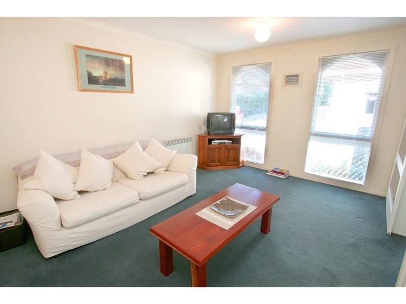 9 Churchill Avenue, Chadstone VIC 3148