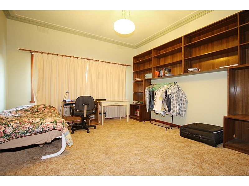 63 Carlisle Crescent, Hughesdale VIC 3166