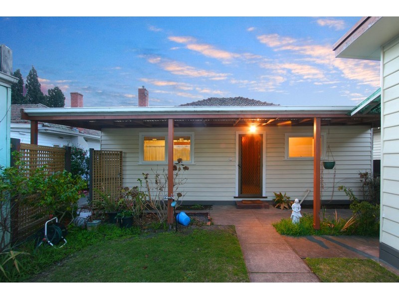 18 Callander Street, Hughesdale VIC 3166