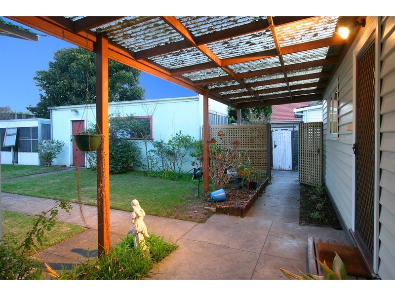 18 Callander Street, Hughesdale VIC 3166