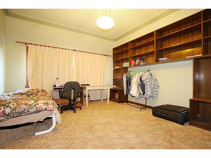 63 Carlisle Crescent, Hughesdale VIC 3166