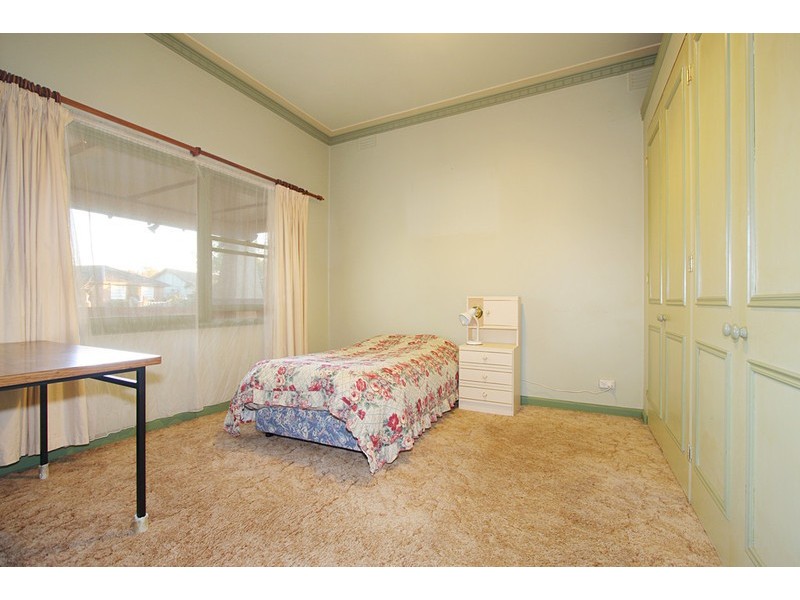 63 Carlisle Crescent, Hughesdale VIC 3166