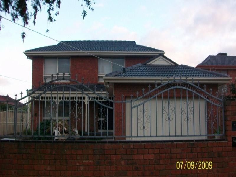 8 Hunt Crescent, Clayton VIC 3168