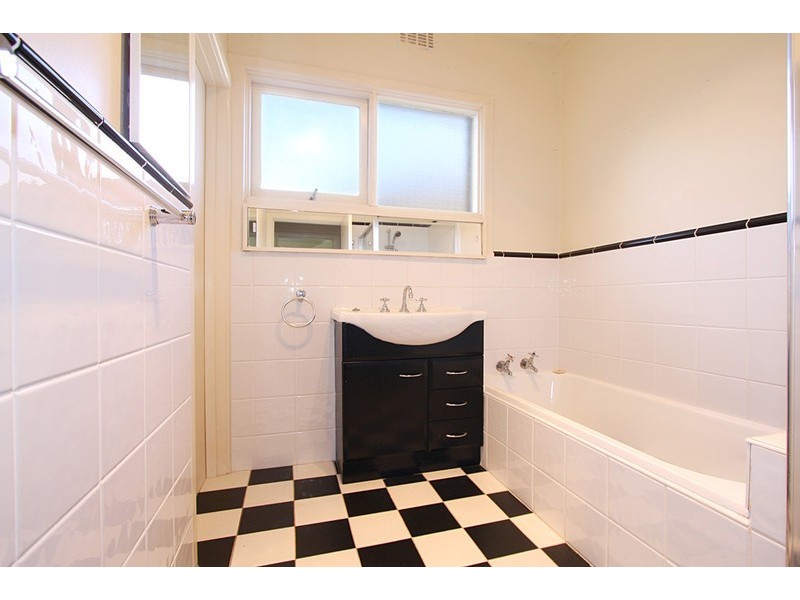 4 SilverAsh Avenue, Ashwood VIC 3147