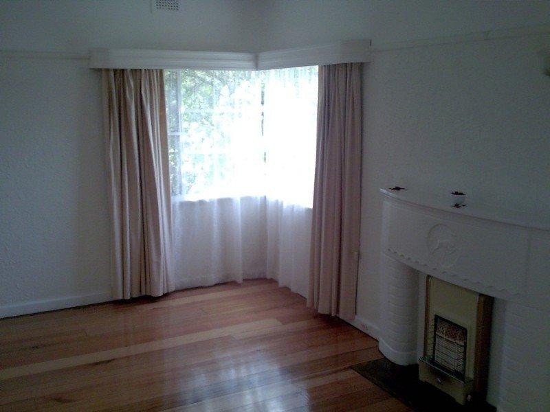 32 Eleebana Street, Hughesdale VIC 3166