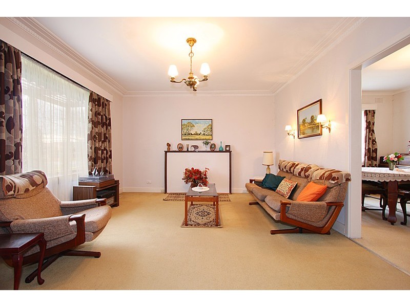 8 Prince Charles Street, Clayton VIC 3168