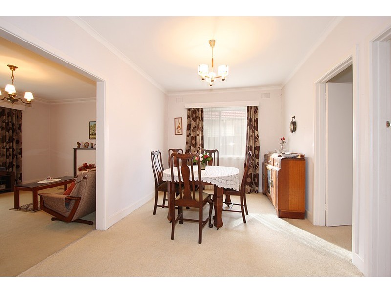 8 Prince Charles Street, Clayton VIC 3168