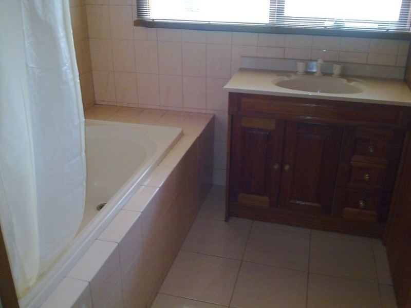 18 Brine Street, Hughesdale VIC 3166