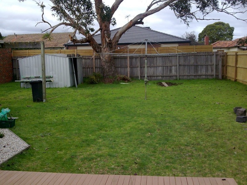 18 Brine Street, Hughesdale VIC 3166