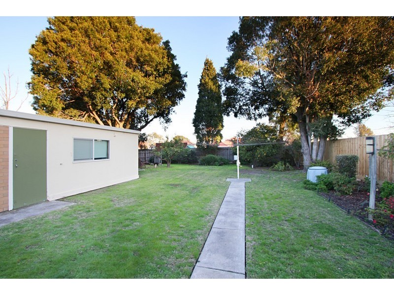 6 Moorookyle Avenue, Hughesdale VIC 3166