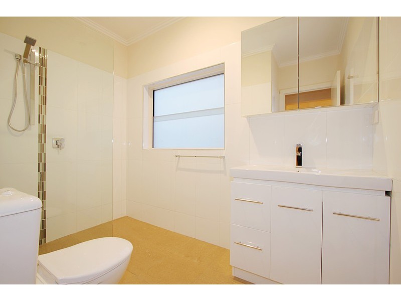 2/180a Warrigal Road, Oakleigh VIC 3166