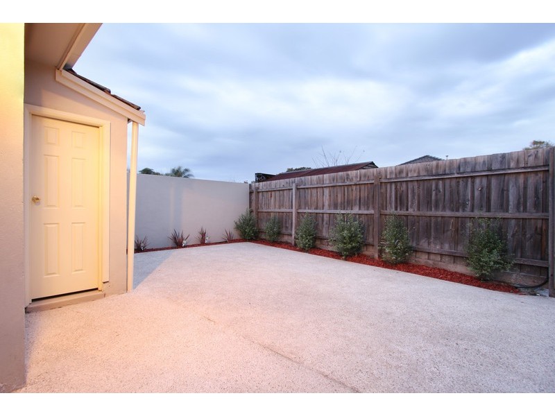2/180a Warrigal Road, Oakleigh VIC 3166