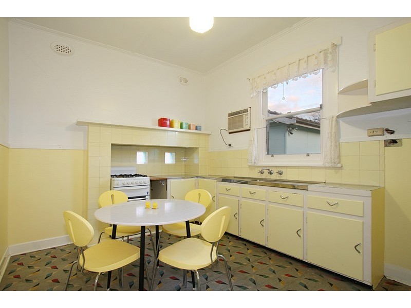 14 Eleebana Avenue, Hughesdale VIC 3166