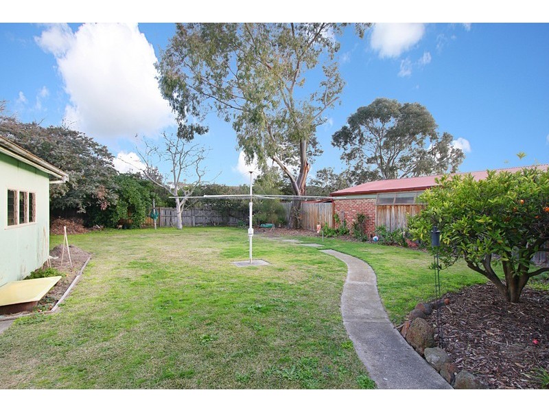 14 Eleebana Avenue, Hughesdale VIC 3166