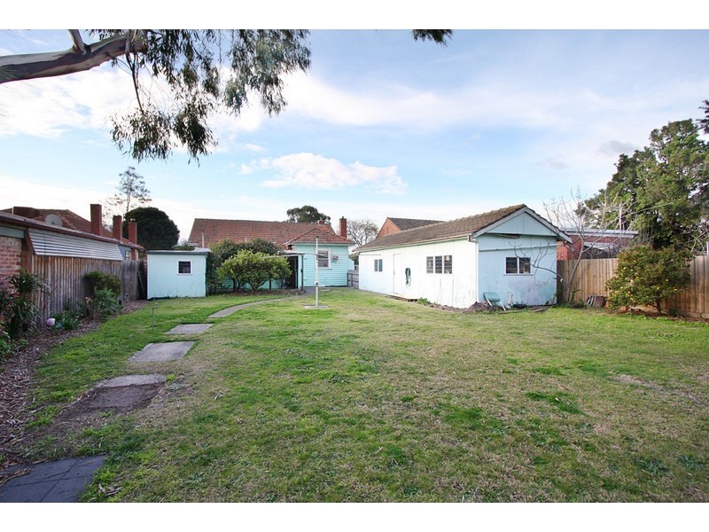 14 Eleebana Avenue, Hughesdale VIC 3166