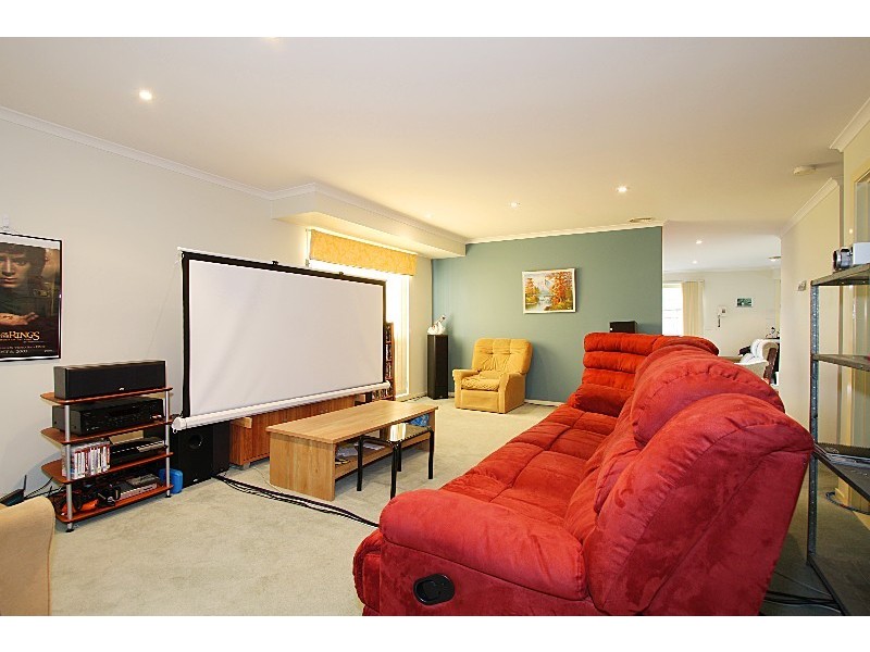 2/31 Kierens Way, Chadstone VIC 3148