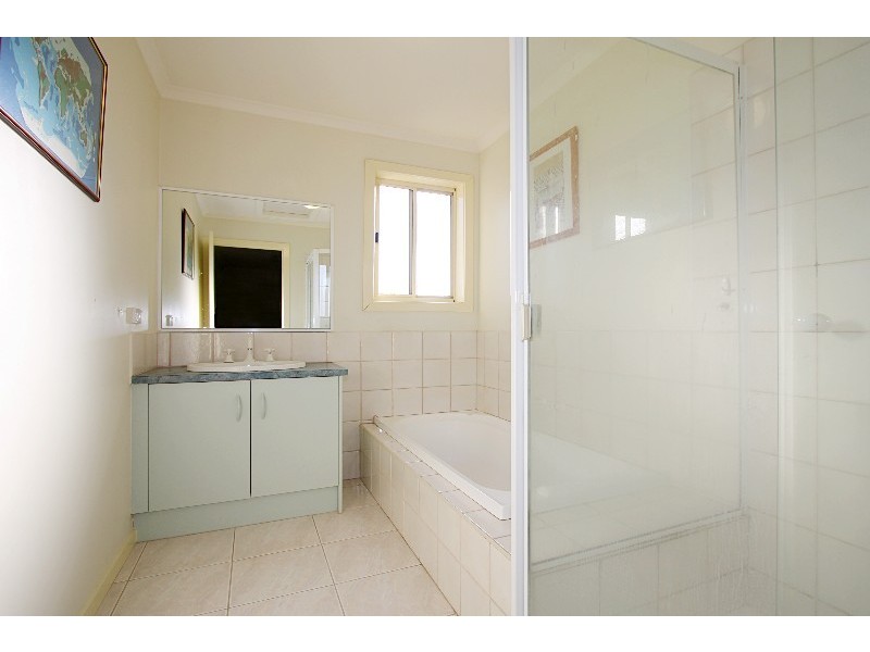 2/31 Kierens Way, Chadstone VIC 3148